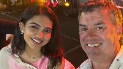 Australian MP Brad Battin shares selfie with Mamitha Baiju as she joins Malayali community for Onam; calls ‘BKU’ actress a ‘down-to-earth superstar’ | Malayalam Movie News
