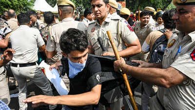 Delhi Protest: CJP protesters enter gurdwara to evade police detention in Delhi, don cockroach helmets | India News