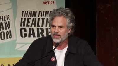 Mark Ruffalo makes passionate speech targeting Donald Trump; assures he is still playing the Hulk – WATCH | English Movie News