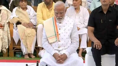 ‘May Bapu’s timeless message keep guiding us’: PM Modi pays tribute to Mahatma Gandhi, attends prayer meet | India News