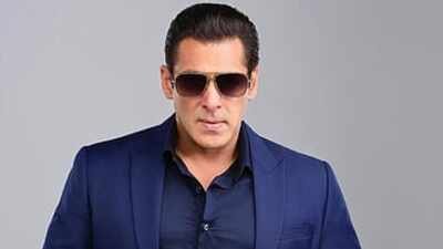 Salman Khan fan rushes towards him at Prem Keetanu screening; security pulls man away; actor gets startled | Hindi Movie News