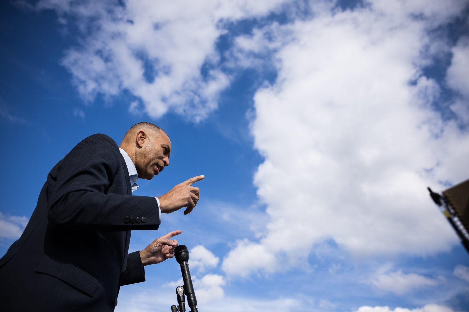‘A game-changer’: House Dems aim for a big majority that could ease Hakeem Jeffries’ headaches